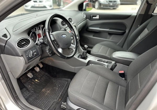 Ford Focus cena 16900 przebieg: 194000, rok produkcji 2010 z Ożarów małe 254